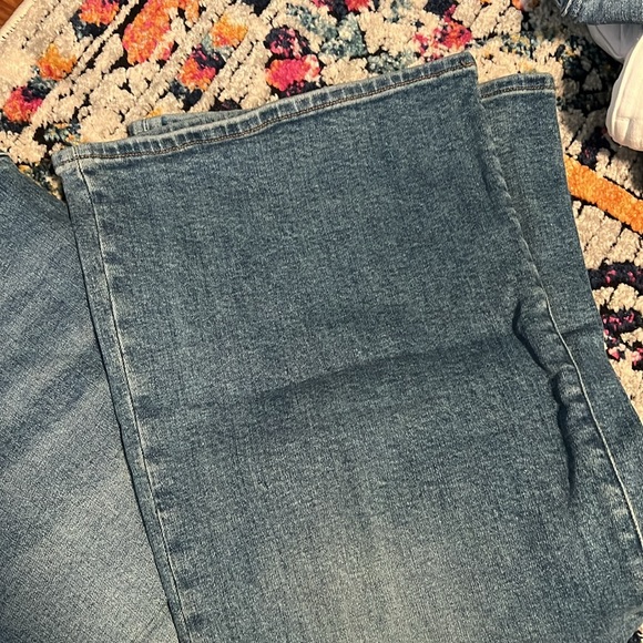 Madewell Mid Rise Kick out - Picture 7 of 7